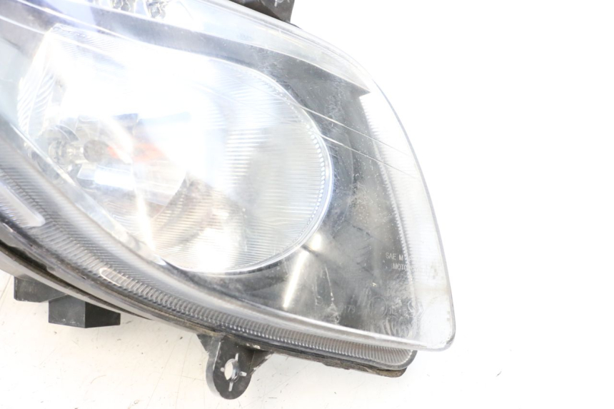 photo de RIGHT HEADLIGHT SYM GTS EVO 125 (2009 - 2013) - Alternative perspective