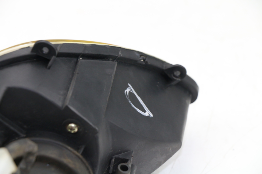 photo de RIGHT HEADLIGHT LINTEX HT50QT-36 VERONA 50 (2012 - 2017) - Surface and material condition