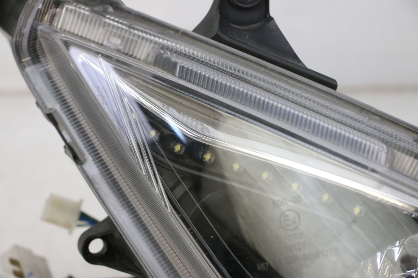 photo de RIGHT HEADLIGHT SYM JOYMAX 125 (2010 - 2017) - Supplementary product photo