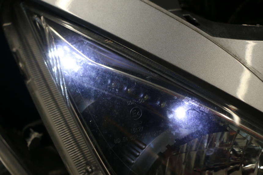 photo de RIGHT HEADLIGHT SYM JOYMAX 125 (2010 - 2017) - Zoom on usage condition