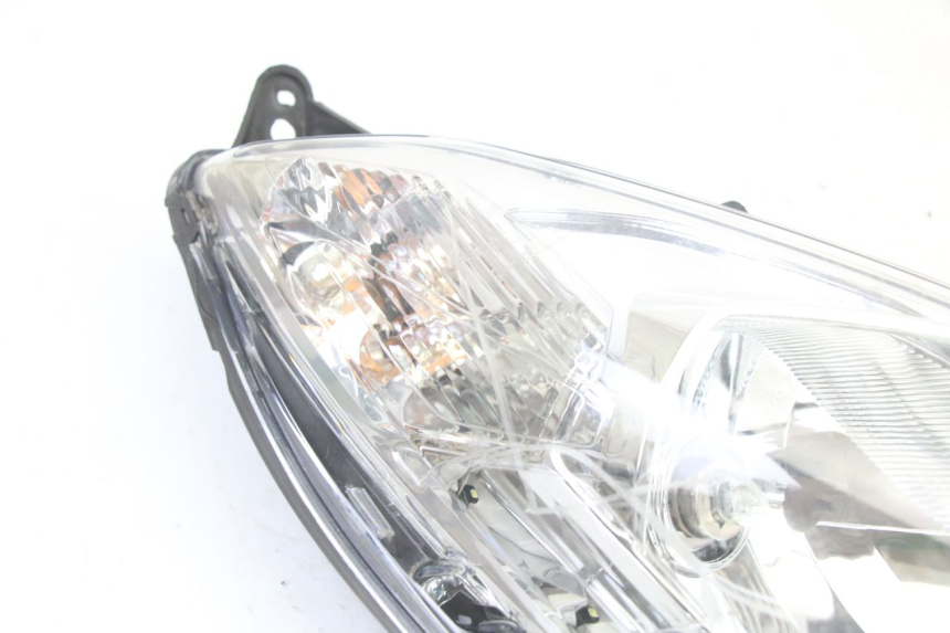 photo de RIGHT HEADLIGHT PEUGEOT SATELIS 125 (2013 - 2018) - Component detail