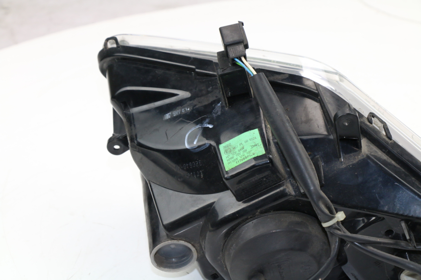 photo de RIGHT HEADLIGHT PEUGEOT SATELIS COMPRESSOR K15 125 (2006 - 2009) - Spare part profile view