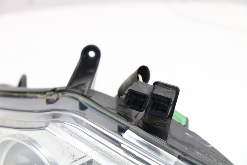 photo de RIGHT HEADLIGHT PEUGEOT SATELIS COMPRESSOR K15 125 (2006 - 2009) - Technical close-up