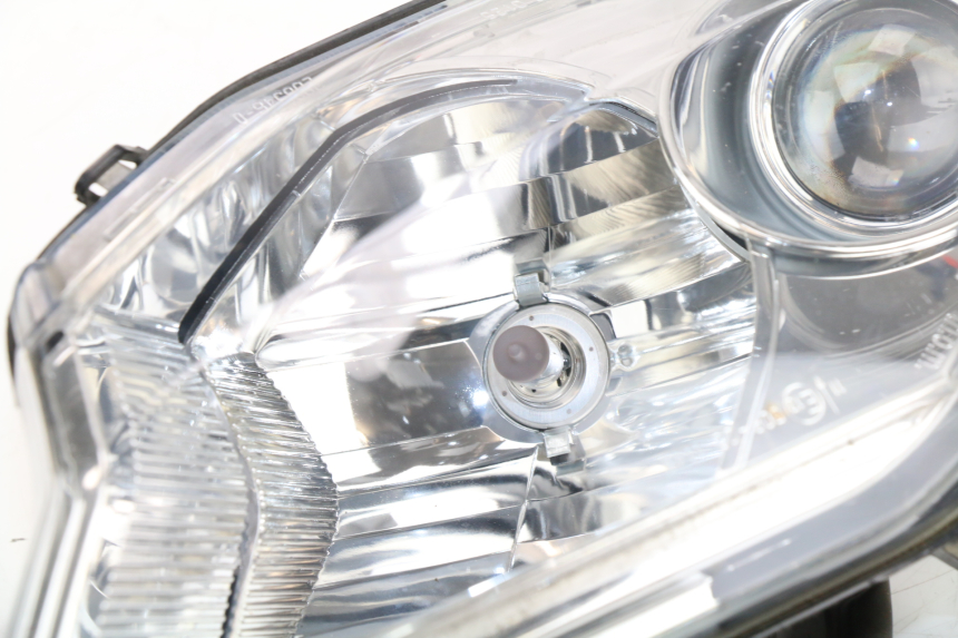 photo de RIGHT HEADLIGHT PEUGEOT SATELIS COMPRESSOR K15 125 (2006 - 2009) - Component zoom