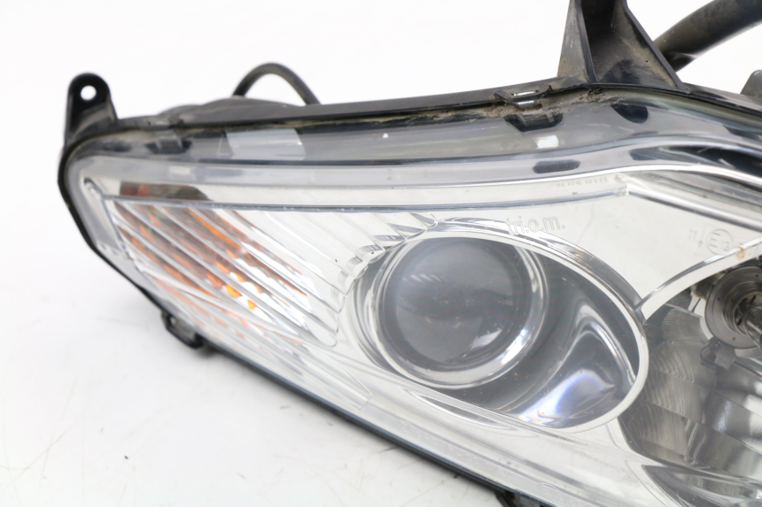 photo de RIGHT HEADLIGHT PEUGEOT SATELIS COMPRESSOR K15 125 (2006 - 2009) - Main view
