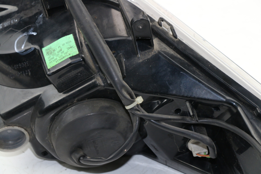 photo de RIGHT HEADLIGHT PEUGEOT SATELIS COMPRESSOR K15 125 (2006 - 2009) - Distinctive features