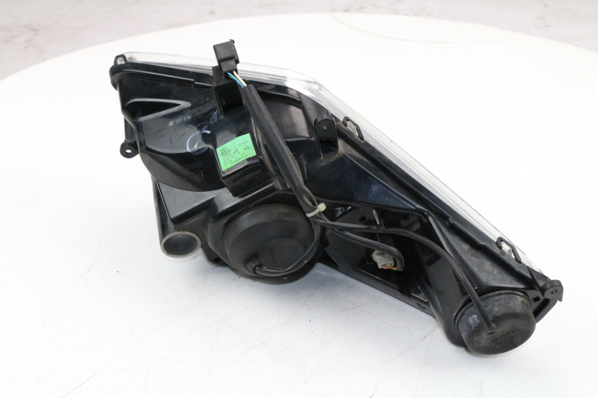 photo de RIGHT HEADLIGHT PEUGEOT SATELIS COMPRESSOR K15 125 (2006 - 2009) - Spare part profile view