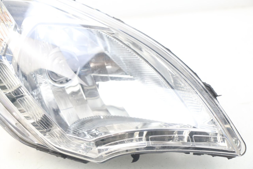 photo de RIGHT HEADLIGHT PEUGEOT SATELIS 300 (2012 - 2015) - High-resolution close-up