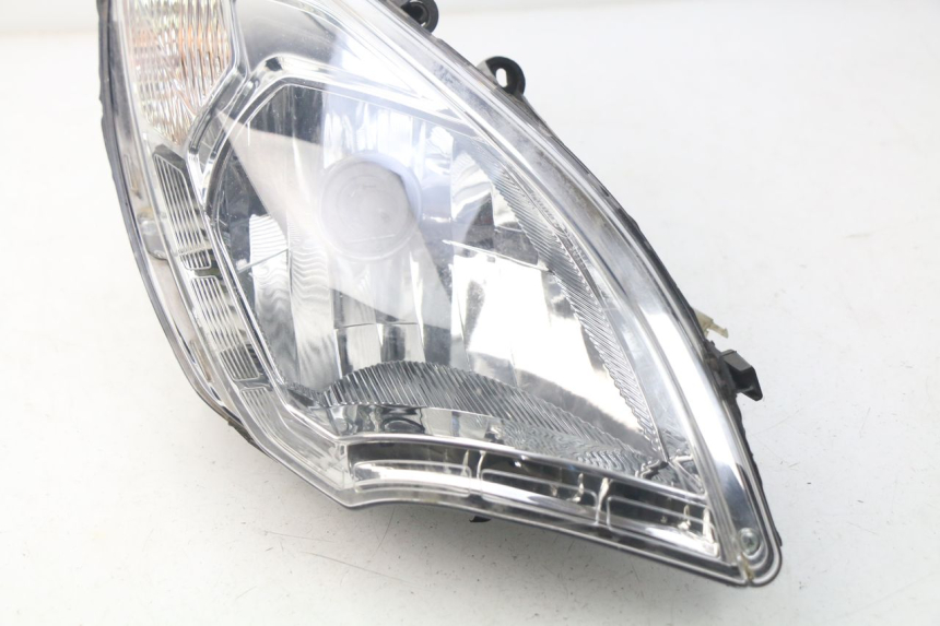 photo de RIGHT HEADLIGHT PEUGEOT SATELIS 300 (2012 - 2015) - Zoom on usage condition