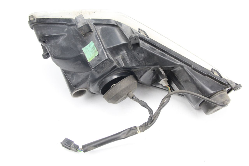 photo de RIGHT FRONT HEADLIGHT PEUGEOT SATELIS 125 (2006 - 2009) - Fixing points details