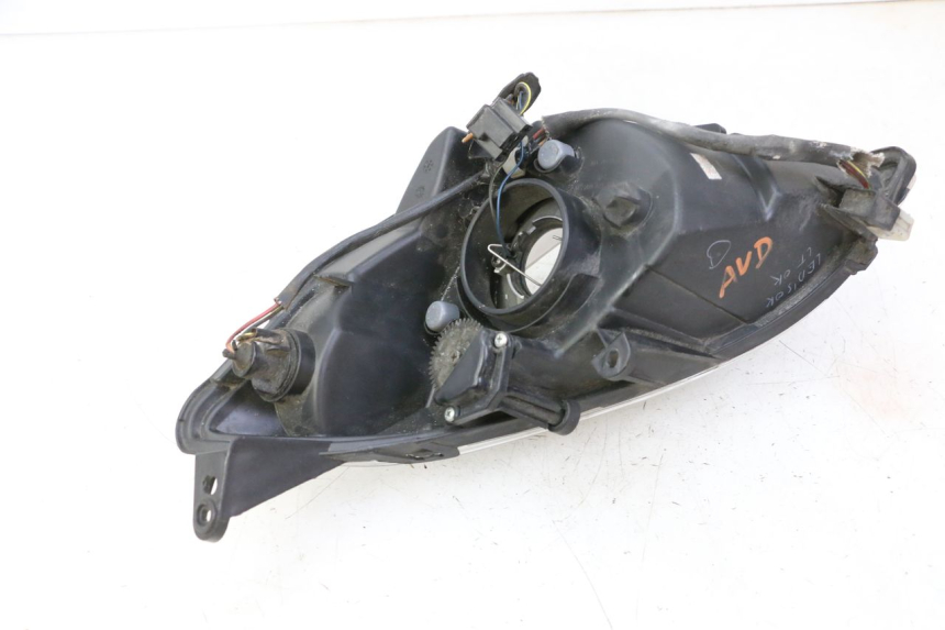 photo de RIGHT HEADLIGHT PEUGEOT SATELIS 125 (2013 - 2018) - Alternative perspective