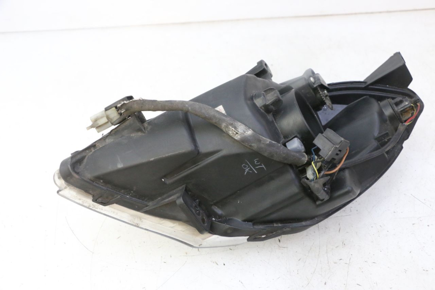 photo de RIGHT HEADLIGHT PEUGEOT SATELIS 125 (2013 - 2018) - Fixing points details