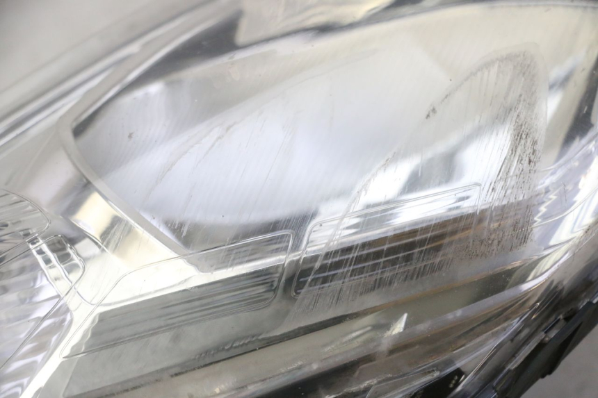 photo de RIGHT HEADLIGHT PEUGEOT SATELIS 125 (2013 - 2018) - Markings and original references