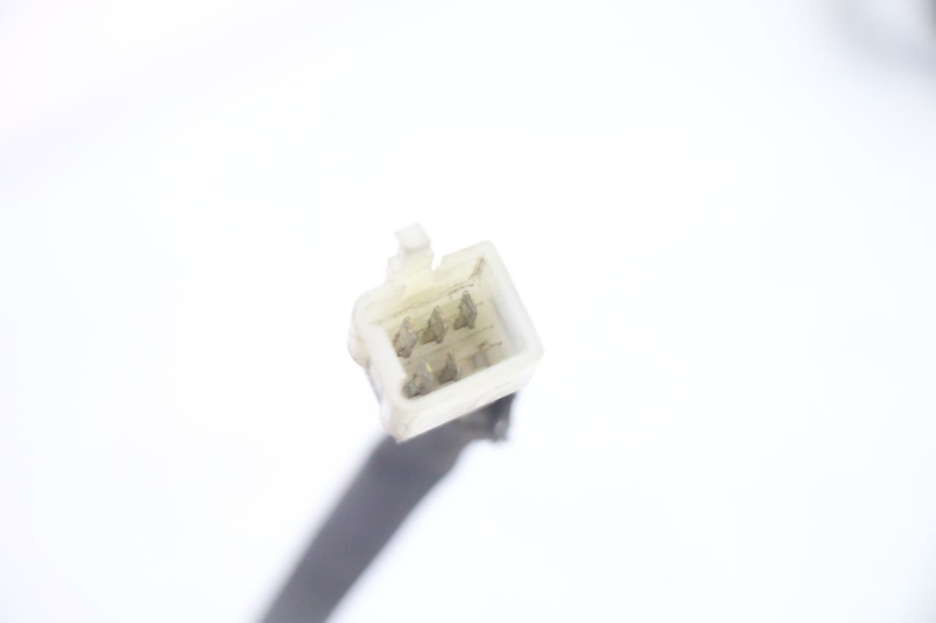 photo de RIGHT FRONT HEADLIGHT PEUGEOT SATELIS 125 (2010 - 2012) - Surface and material condition