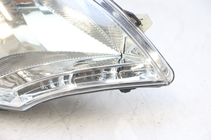 photo de RIGHT HEADLIGHT PEUGEOT SATELIS 125 (2013 - 2018) - Checked used part