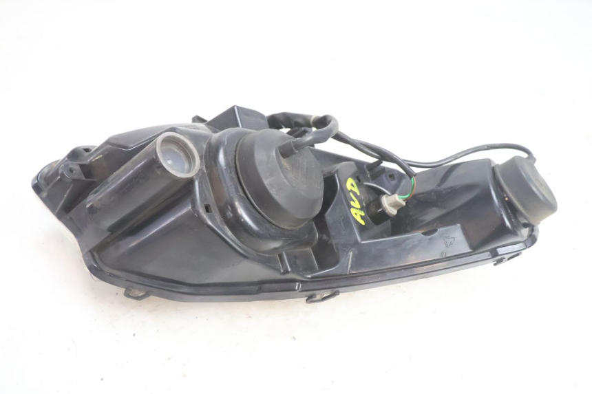 photo de RIGHT FRONT HEADLIGHT PEUGEOT SATELIS 125 (2006 - 2009) - Fixing points details