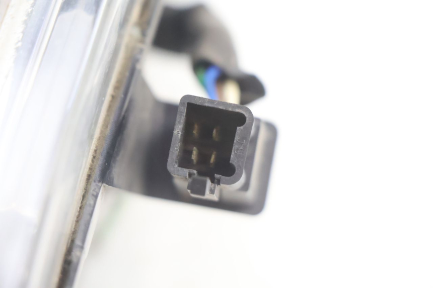 photo de RIGHT FRONT HEADLIGHT PEUGEOT SATELIS 125 (2006 - 2009) - Surface and material condition