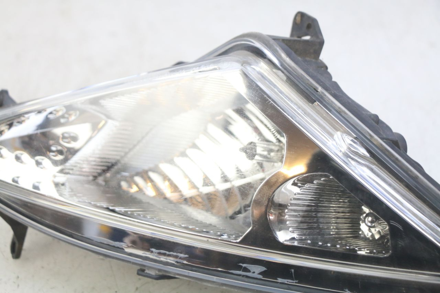 photo de RIGHT FRONT HEADLIGHT PEUGEOT SPEEDFIGHT 3 AIR 50 (2009 - 2015) - Zoom on usage condition