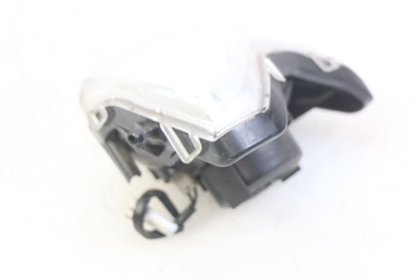 photo de FRONT HEADLIGHT YAMAHA D'ELIGHT DELIGHT 125 (2017 - 2020) - Technical close-up