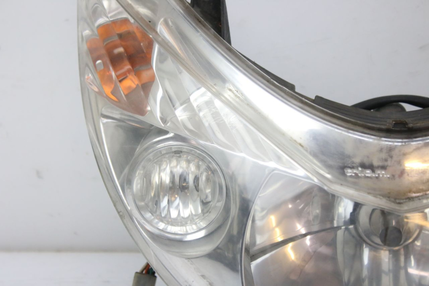 photo de FRONT HEADLIGHT PEUGEOT ELYSTAR 50 (2002 - 2014) - Focus on structure
