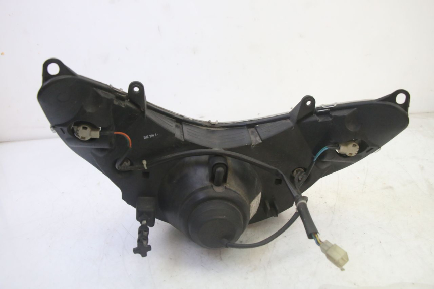 photo de FRONT HEADLIGHT PEUGEOT ELYSTAR 50 (2002 - 2014) - Surface and material condition