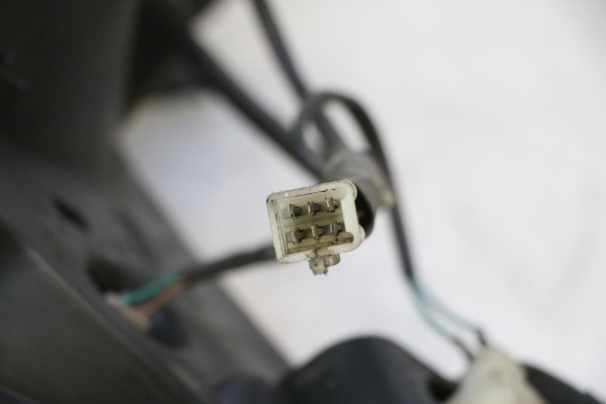 photo de FRONT HEADLIGHT PEUGEOT ELYSTAR 50 (2002 - 2014) - Zoom on usage condition