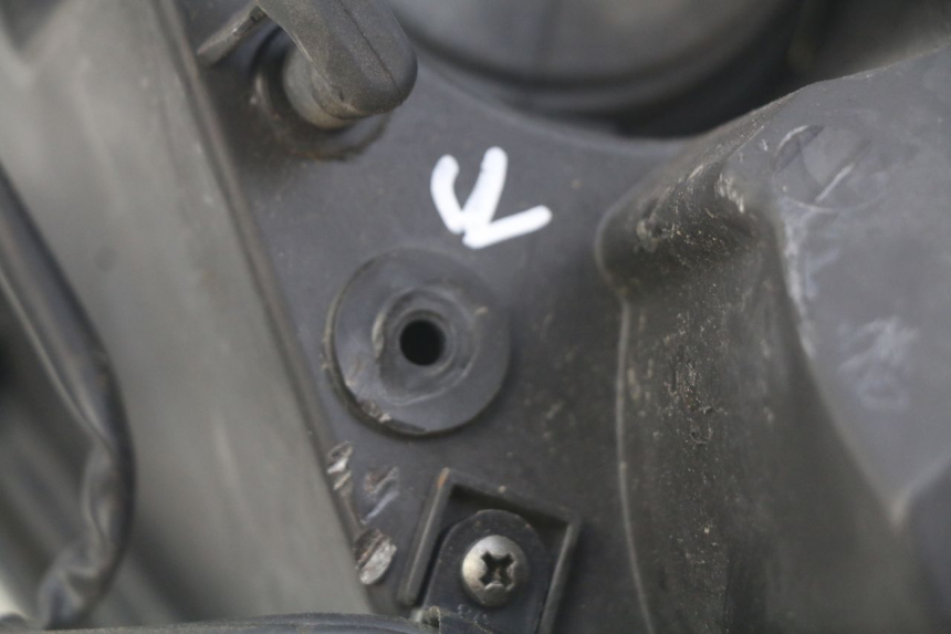 photo de FRONT HEADLIGHT HONDA FES PANTHEON 125 (2003 - 2007) - Technical close-up