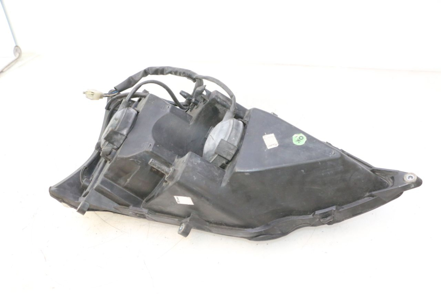 photo de FRONT HEADLIGHT HONDA FES PANTHEON 125 (2003 - 2007) - Zoom on usage condition