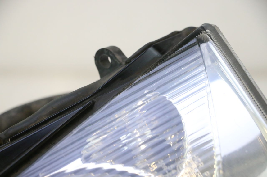 photo de FRONT HEADLIGHT HONDA FES PANTHEON 125 (2003 - 2007) - Surface and material condition