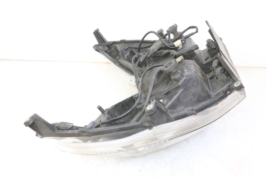 photo de FRONT HEADLIGHT HONDA FES S-WING SWING ABS 125 (2007 - 2015) - Zoom on usage condition