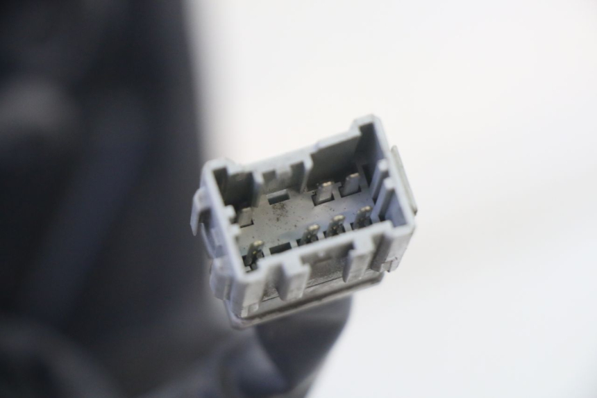 photo de FRONT HEADLIGHT HONDA FES S-WING SWING ABS 125 (2007 - 2015) - High-resolution close-up