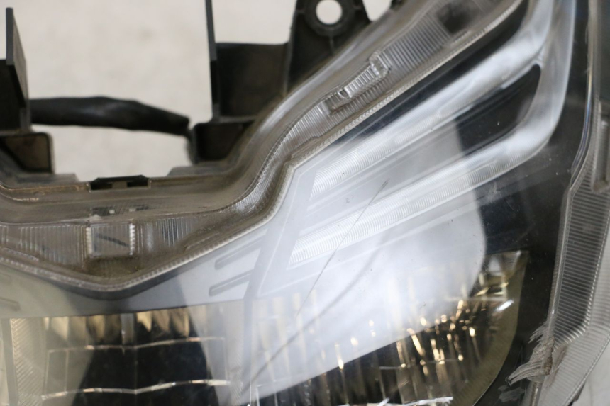 photo de HEADLIGHT HONDA FORZA 125 (2015 - 2016) - Technical close-up