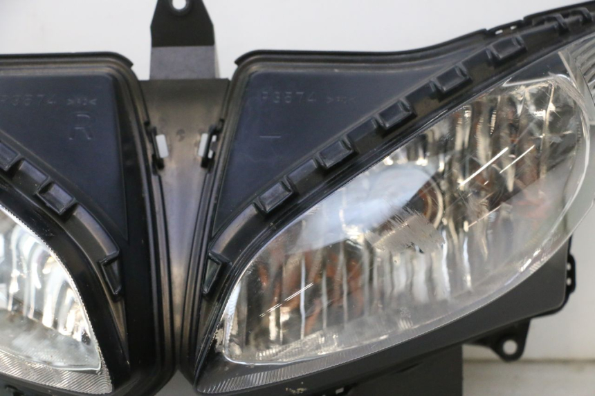 photo de HEADLIGHT YAMAHA FZ8 800 (2010 - 2016) - Alternative perspective