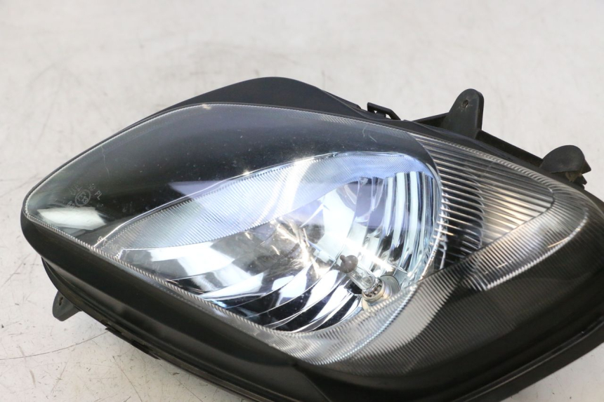 photo de LEFT HEADLIGHT SUZUKI BURGMAN EXECUTIVE ABS 650 (2006 - 2012) - Alternative perspective