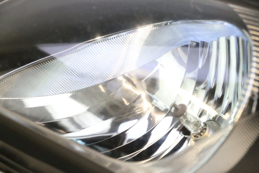 photo de LEFT HEADLIGHT SUZUKI BURGMAN EXECUTIVE ABS 650 (2006 - 2012) - Technical close-up