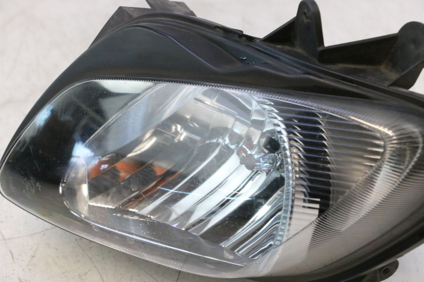photo de LEFT HEADLIGHT SUZUKI BURGMAN EXECUTIVE ABS 650 (2006 - 2012) - Fixing points details