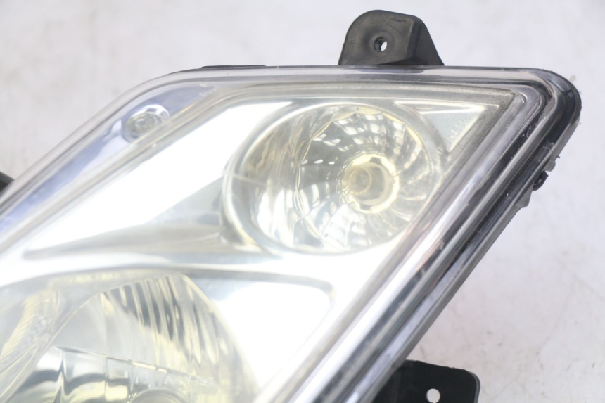 photo de LEFT FRONT HEADLIGHT PEUGEOT CITYSTAR 125 (2011 - 2017) - Surface and material condition