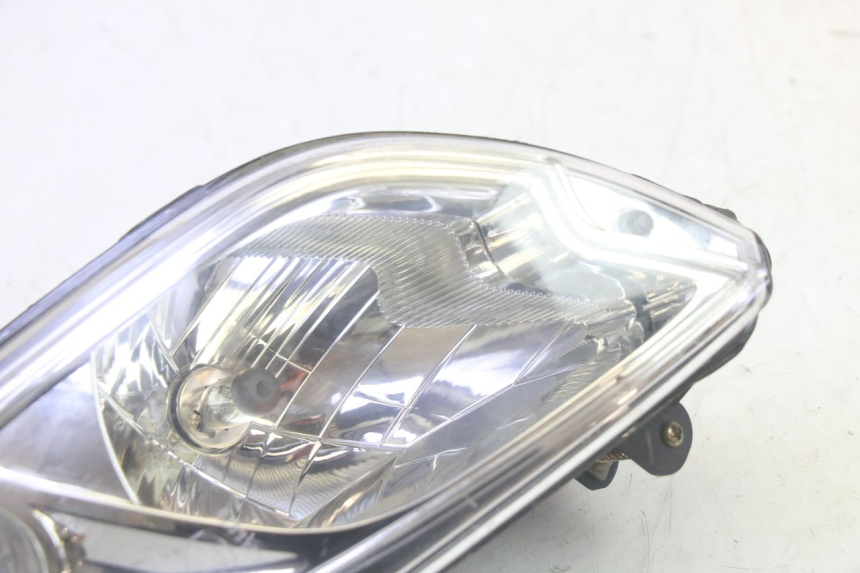 photo de LEFT FRONT HEADLIGHT PEUGEOT CITYSTAR 50 (2013 - 2017) - Zoom on usage condition