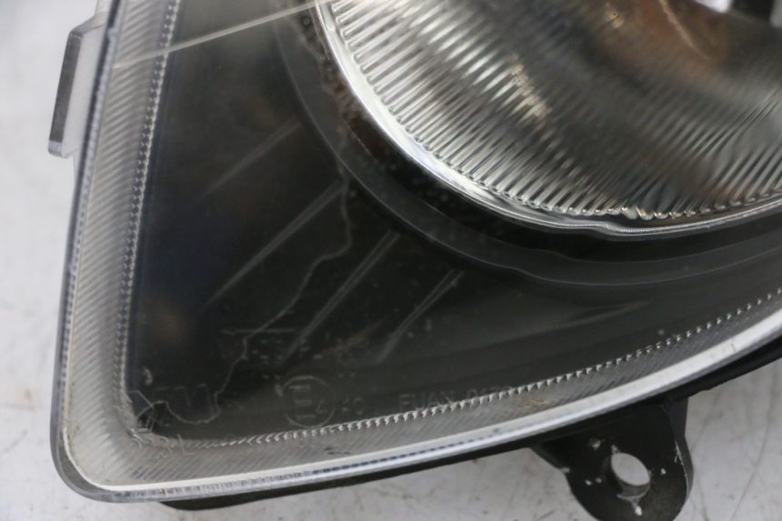 photo de LEFT HEADLIGHT SYM GTS EVO 125 (2009 - 2013) - High-resolution close-up
