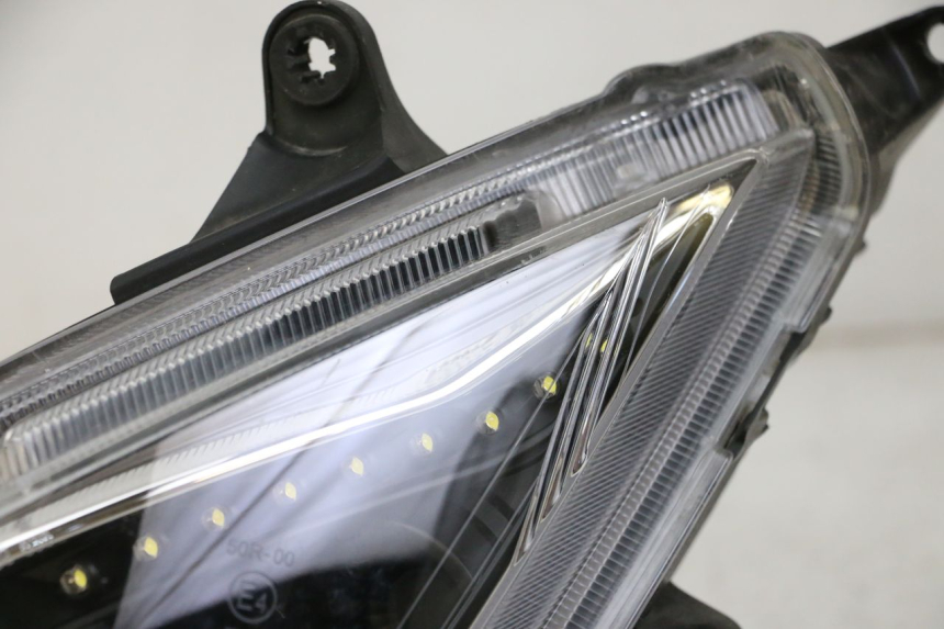 photo de LEFT HEADLIGHT SYM JOYMAX 125 (2010 - 2017) - Additional view of the item