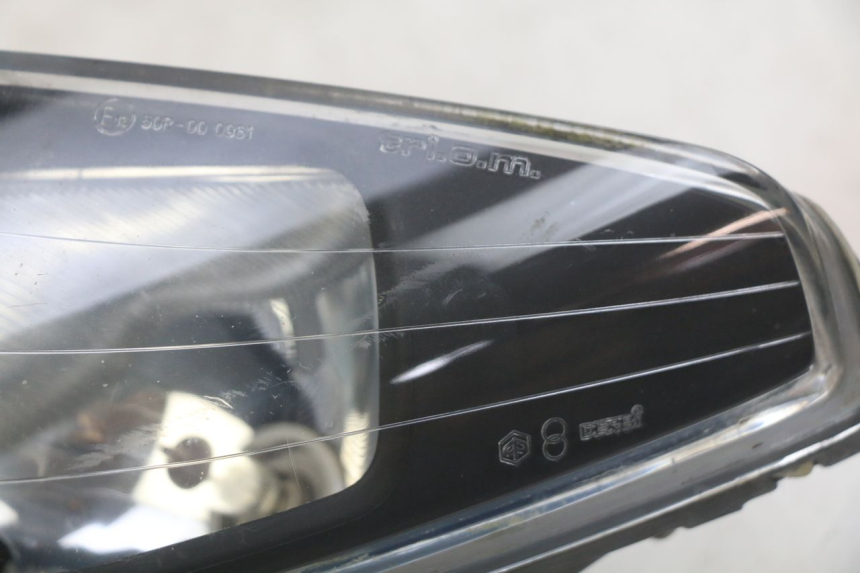 photo de LEFT FRONT HEADLIGHT GILERA NEXUS 125 (2007 - 2009) - Technical close-up