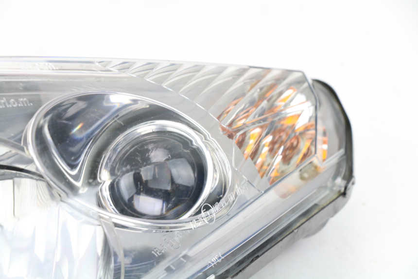 photo de LEFT HEADLIGHT PEUGEOT SATELIS COMPRESSOR K15 125 (2006 - 2009) - Spare part profile view