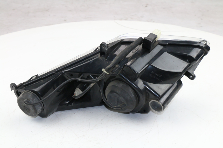 photo de LEFT HEADLIGHT PEUGEOT SATELIS COMPRESSOR K15 125 (2006 - 2009) - Surface and material condition