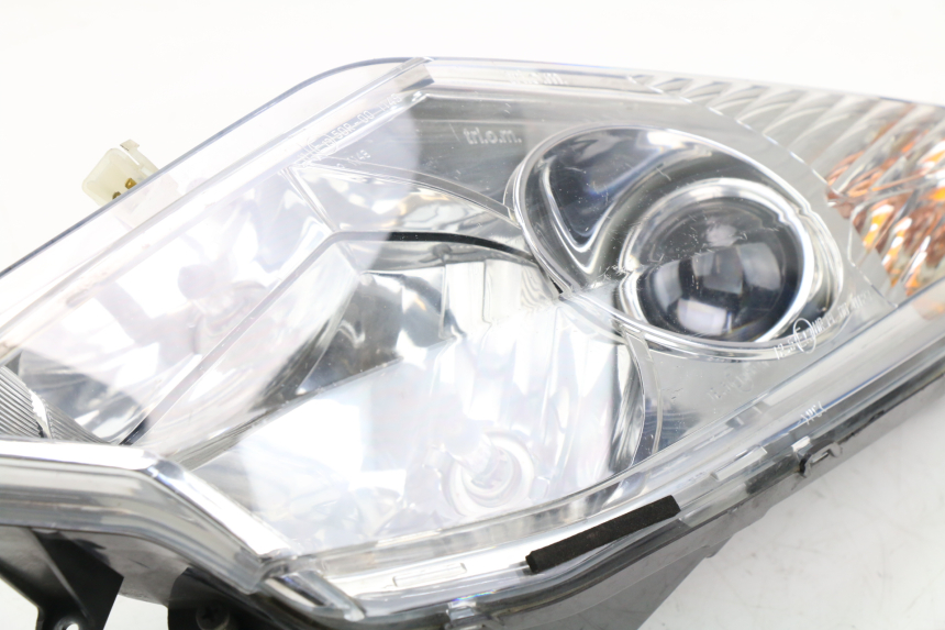 photo de LEFT HEADLIGHT PEUGEOT SATELIS COMPRESSOR K15 125 (2006 - 2009) - Fixing points details