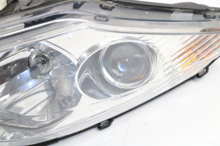 photo de LEFT HEADLIGHT PEUGEOT SATELIS COMPRESSOR K15 125 (2006 - 2009) - Additional view of the item