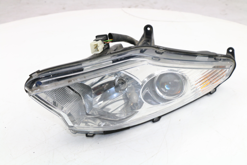 photo de LEFT HEADLIGHT PEUGEOT SATELIS COMPRESSOR K15 125 (2006 - 2009) - Technical close-up
