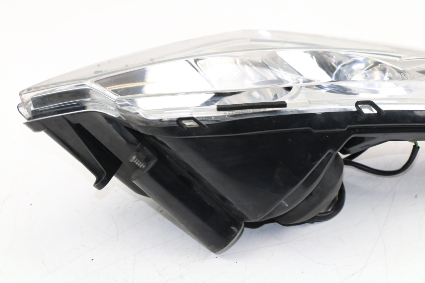 photo de LEFT HEADLIGHT PEUGEOT SATELIS COMPRESSOR K15 125 (2006 - 2009) - Used quality zoom