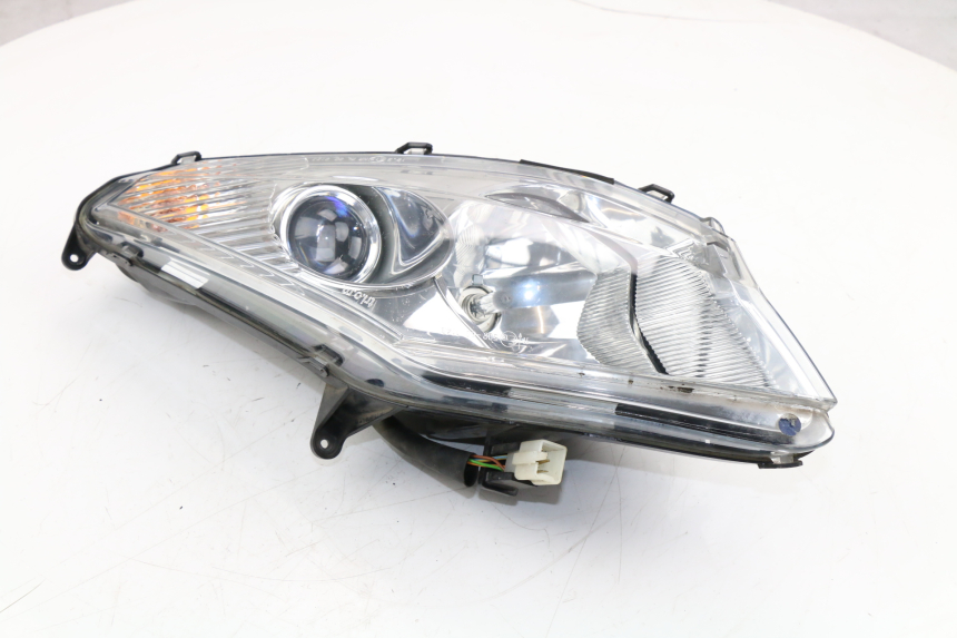 photo de LEFT HEADLIGHT PEUGEOT SATELIS COMPRESSOR K15 125 (2006 - 2009) - Component detail