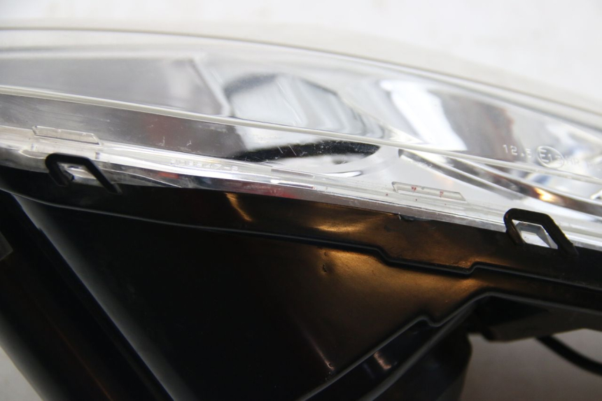 photo de LEFT FRONT HEADLIGHT PEUGEOT SATELIS 125 (2006 - 2009) - Surface and material condition