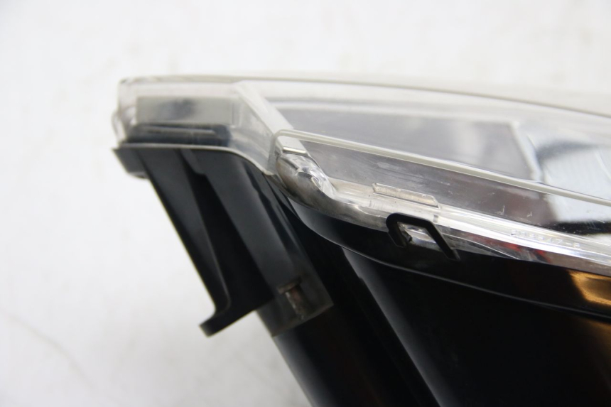 photo de LEFT FRONT HEADLIGHT PEUGEOT SATELIS 125 (2006 - 2009) - Checked used part